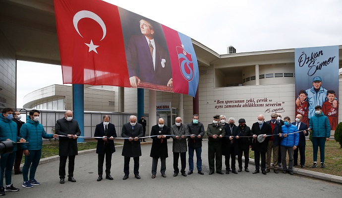 Özkan Sümer Futbol Akademisi düzenlenen törenle açıldı