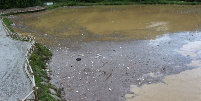 Sera Gölü çöp sorunuyla boğuşuyor