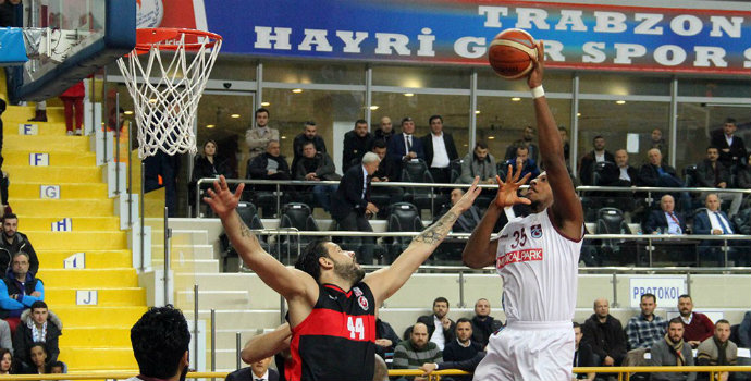 Trabzon baskette de farklı kazandı