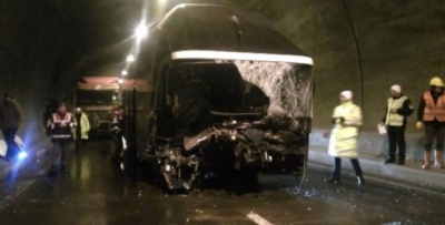 Trabzon otobüsü Giresun'da kaza yaptı
